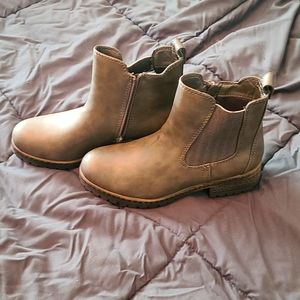 Maurices Anna Solid Chelsea Adventure Boot